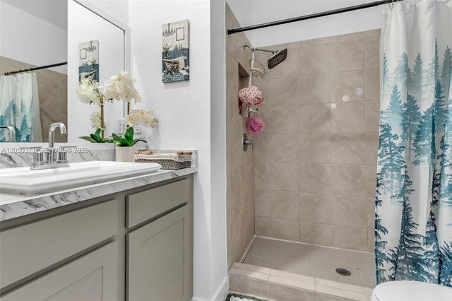 533 NE 5th Place, Florida City, FL 33034