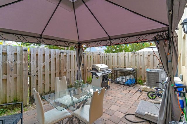 533 NE 5th Place, Florida City, FL 33034