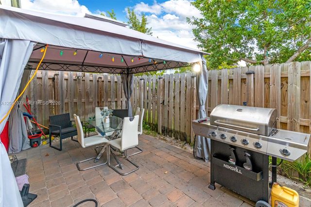 533 NE 5th Place, Florida City, FL 33034