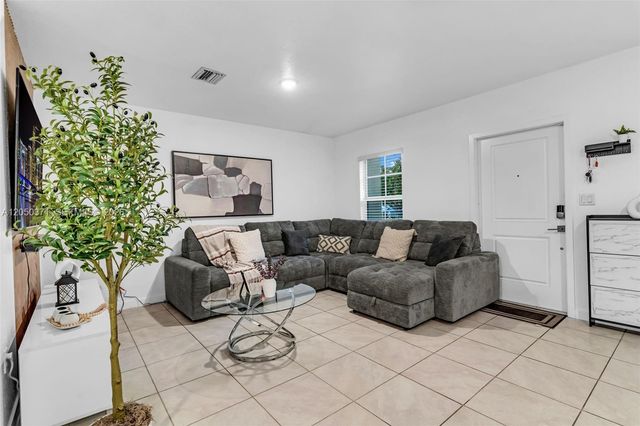 533 NE 5th Place, Florida City, FL 33034