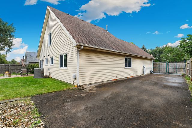 340 Homewood Drive, Bolingbrook, IL 60440