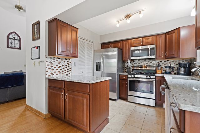 340 Homewood Drive, Bolingbrook, IL 60440