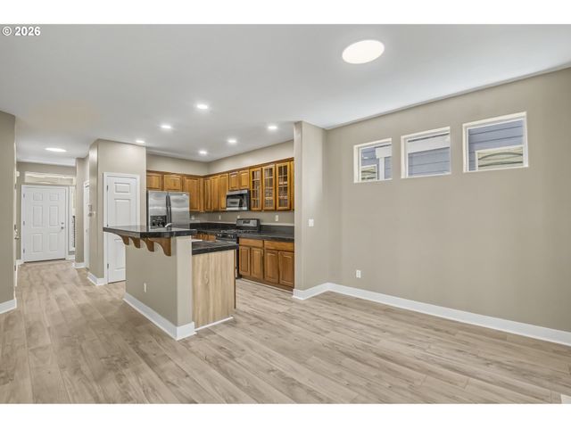1011 Sw 18TH Way, Troutdale, OR 97060
