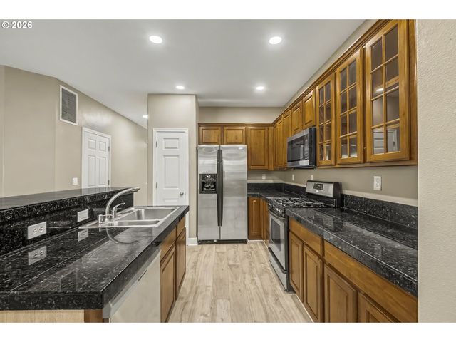 1011 Sw 18TH Way, Troutdale, OR 97060
