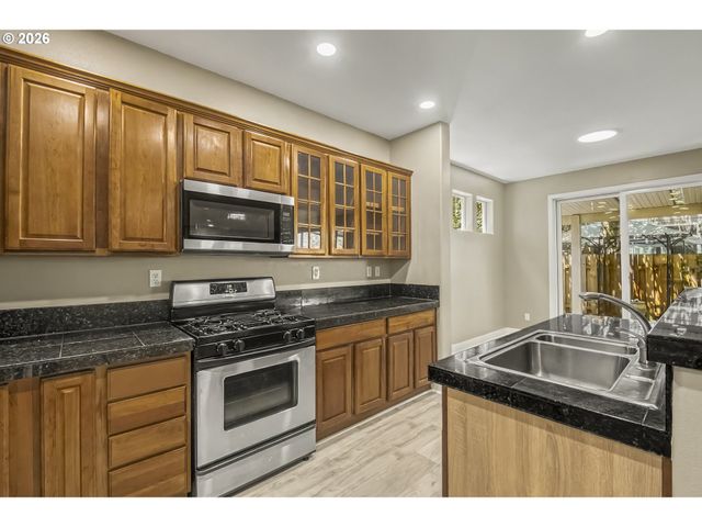 1011 Sw 18TH Way, Troutdale, OR 97060