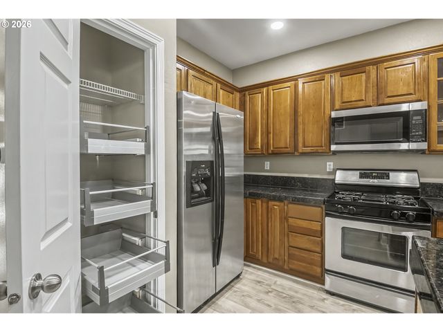 1011 Sw 18TH Way, Troutdale, OR 97060