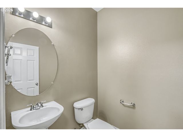 1011 Sw 18TH Way, Troutdale, OR 97060