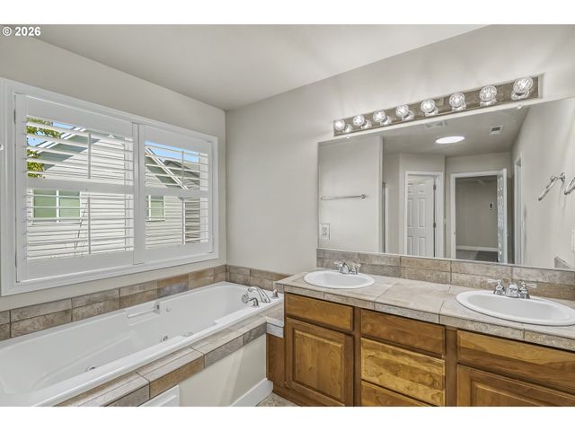 1011 Sw 18TH Way, Troutdale, OR 97060
