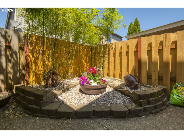 1011 Sw 18TH Way, Troutdale, OR 97060