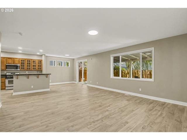1011 Sw 18TH Way, Troutdale, OR 97060