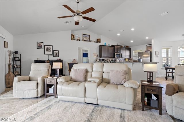 2801 NW 2nd PL, Cape Coral, FL 33993