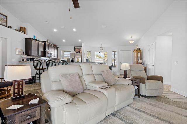 2801 NW 2nd PL, Cape Coral, FL 33993