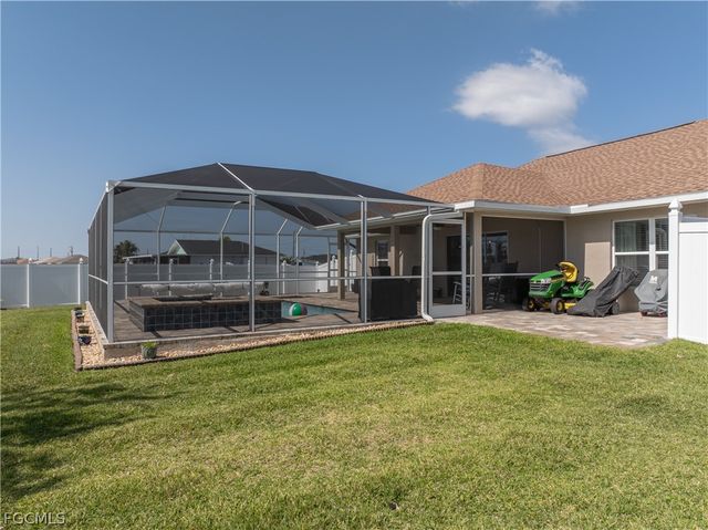 2801 NW 2nd PL, Cape Coral, FL 33993