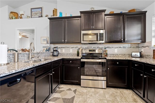 2801 NW 2nd PL, Cape Coral, FL 33993