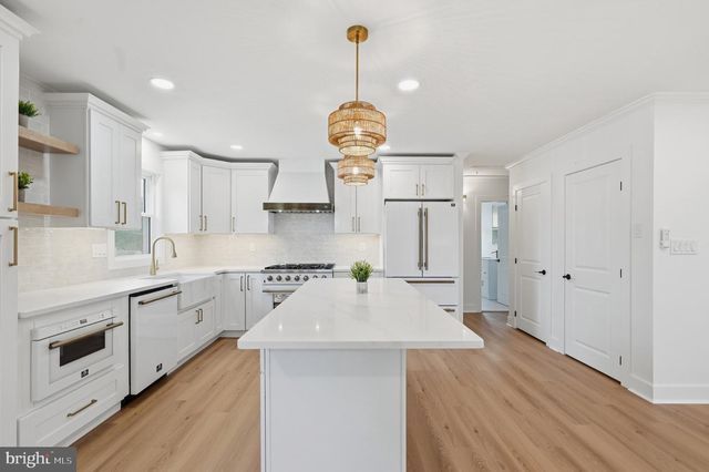 3766 PRESIDENT ST, Philadelphia, PA 19114