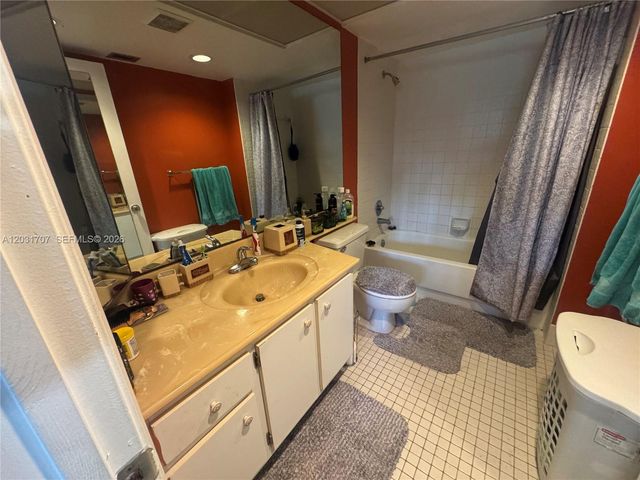 12950 SW 7th Ct 210A, Pembroke Pines, FL 33027