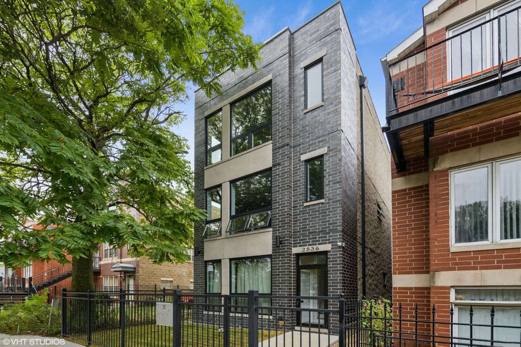 2536 W Harrison Street 2, Chicago, IL 60612
