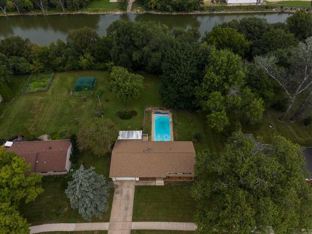 1936 River View Drive, Janesville, WI 53546