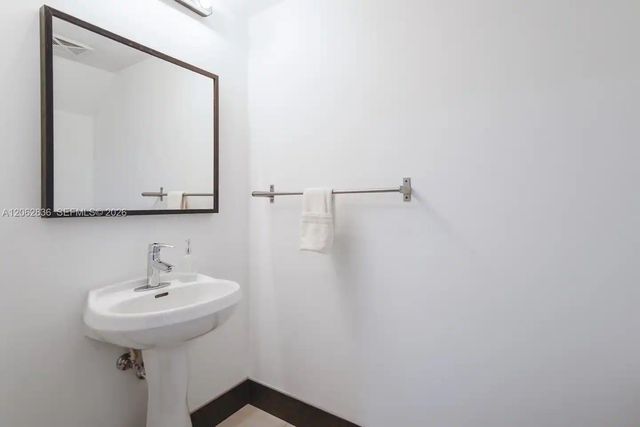 60 SW 13th St 3814, Miami, FL 33130