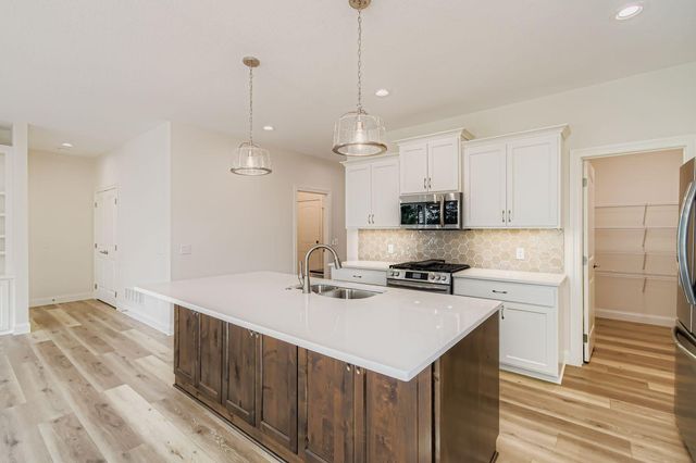 5054 Dale Ridge Road, Woodbury, MN 55129