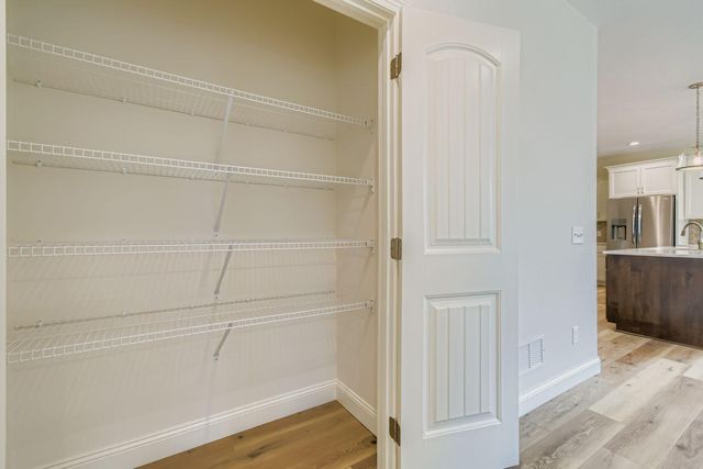 5054 Dale Ridge Road, Woodbury, MN 55129