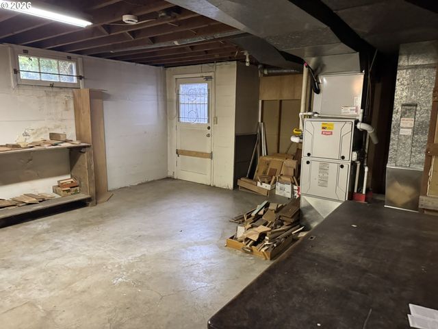 19531 CENTRAL POINT Rd, Oregon City, OR 97045