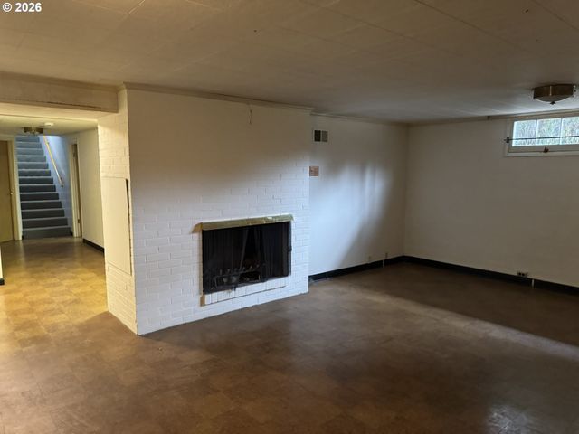 19531 CENTRAL POINT Rd, Oregon City, OR 97045