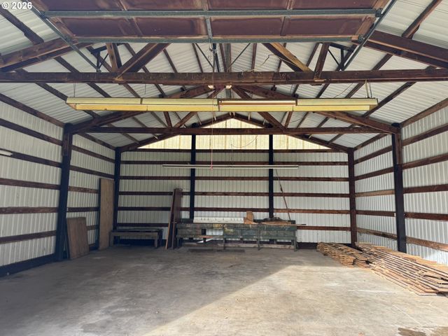 19531 CENTRAL POINT Rd, Oregon City, OR 97045