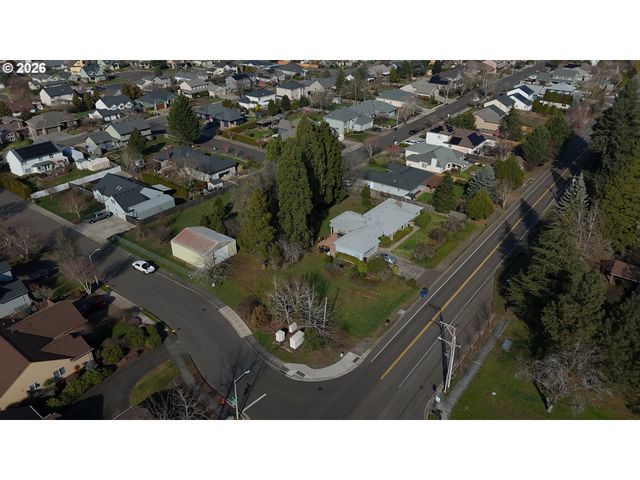 19531 CENTRAL POINT Rd, Oregon City, OR 97045