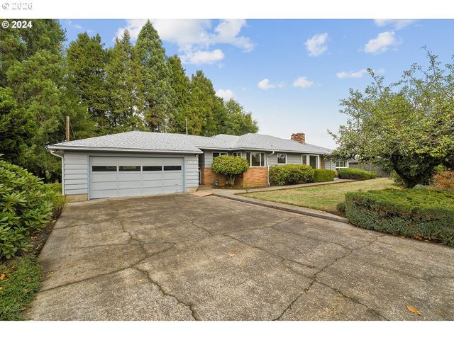 19531 CENTRAL POINT Rd, Oregon City, OR 97045