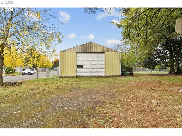 19531 CENTRAL POINT Rd, Oregon City, OR 97045