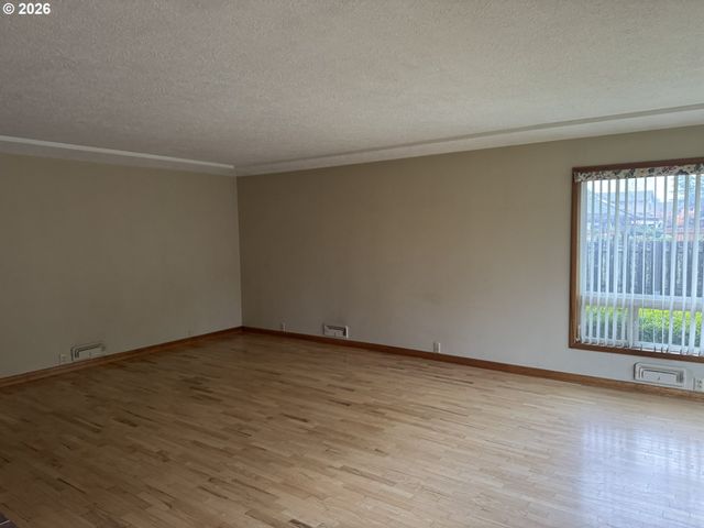 19531 CENTRAL POINT Rd, Oregon City, OR 97045