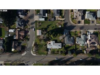 19531 CENTRAL POINT Rd, Oregon City, OR 97045