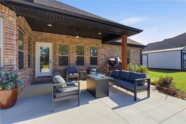 894 E Tucks Chapel Road, Rogers, AR 72756