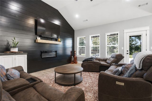 894 E Tucks Chapel Road, Rogers, AR 72756