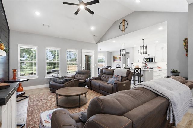 894 E Tucks Chapel Road, Rogers, AR 72756