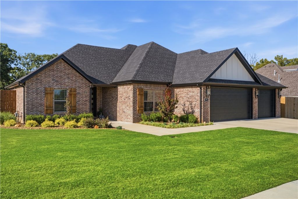 894 E Tucks Chapel Road, Rogers, AR 72756