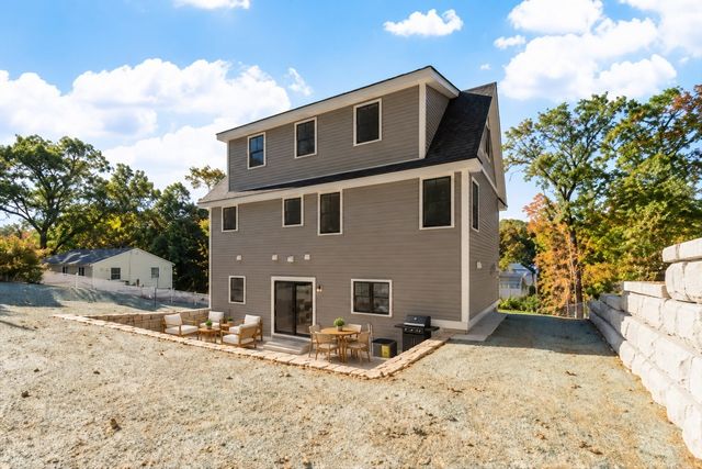 346 Rogers St, Lowell, MA 01852