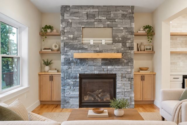 346 Rogers St, Lowell, MA 01852