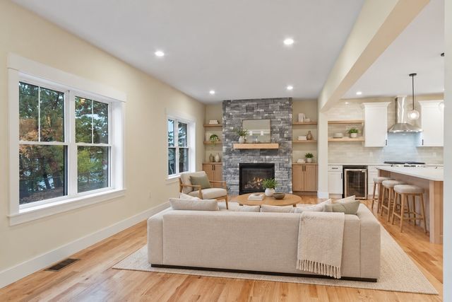 346 Rogers St, Lowell, MA 01852