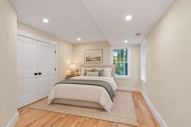 346 Rogers St, Lowell, MA 01852