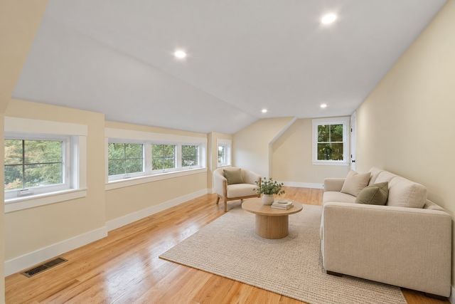 346 Rogers St, Lowell, MA 01852