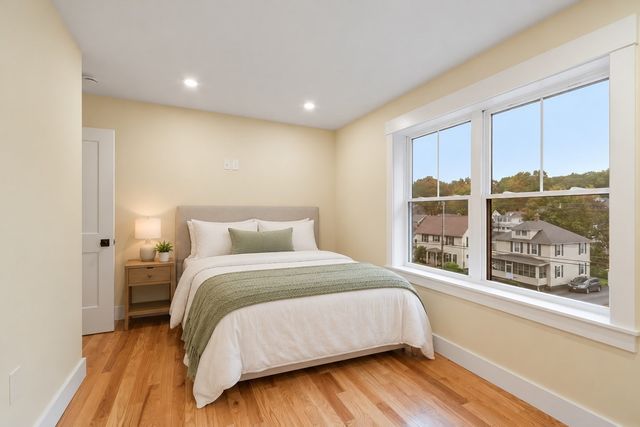 346 Rogers St, Lowell, MA 01852