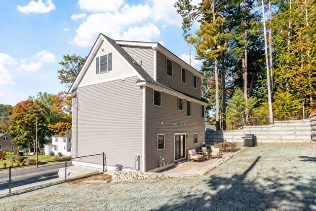346 Rogers St, Lowell, MA 01852