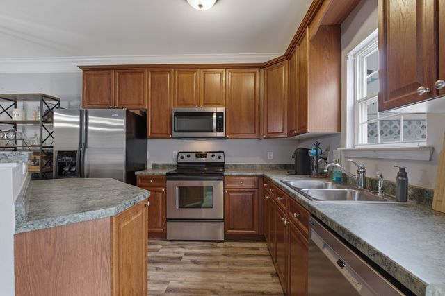 7025 Sunnywood Dr, Nashville, TN 37211