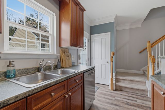 7025 Sunnywood Dr, Nashville, TN 37211