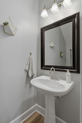 7025 Sunnywood Dr, Nashville, TN 37211