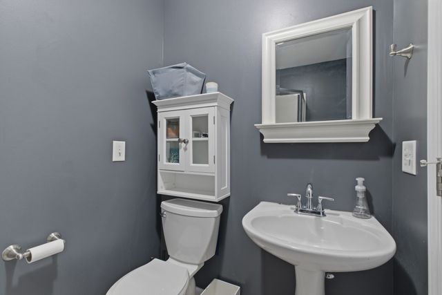 7025 Sunnywood Dr, Nashville, TN 37211