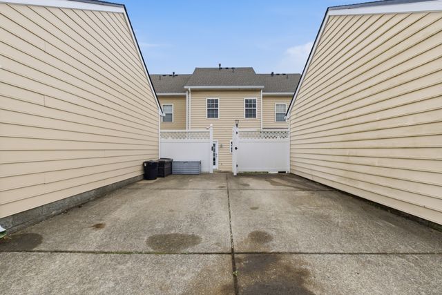 7025 Sunnywood Dr, Nashville, TN 37211