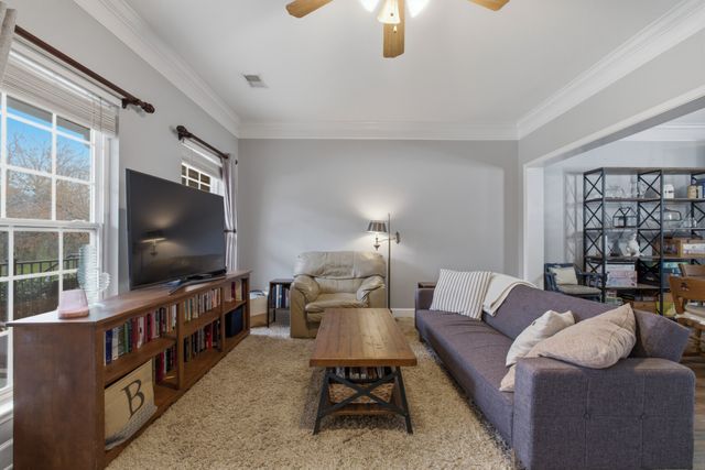 7025 Sunnywood Dr, Nashville, TN 37211